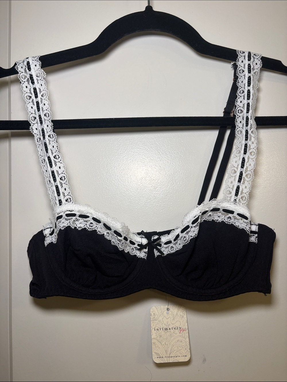 Intimately By FP Comfortable Black Lace-Trim Bra with White Lace Straps 32A